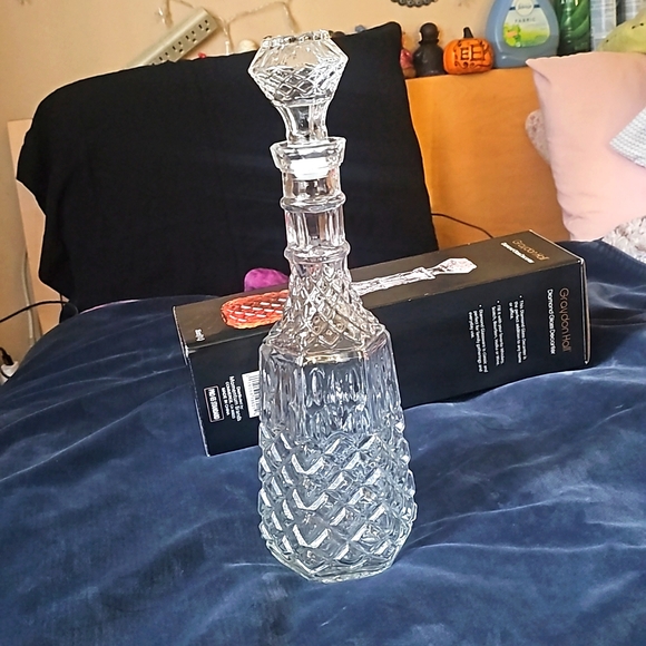 DIAMOND π GLASS DECANTER - Picture 6 of 6